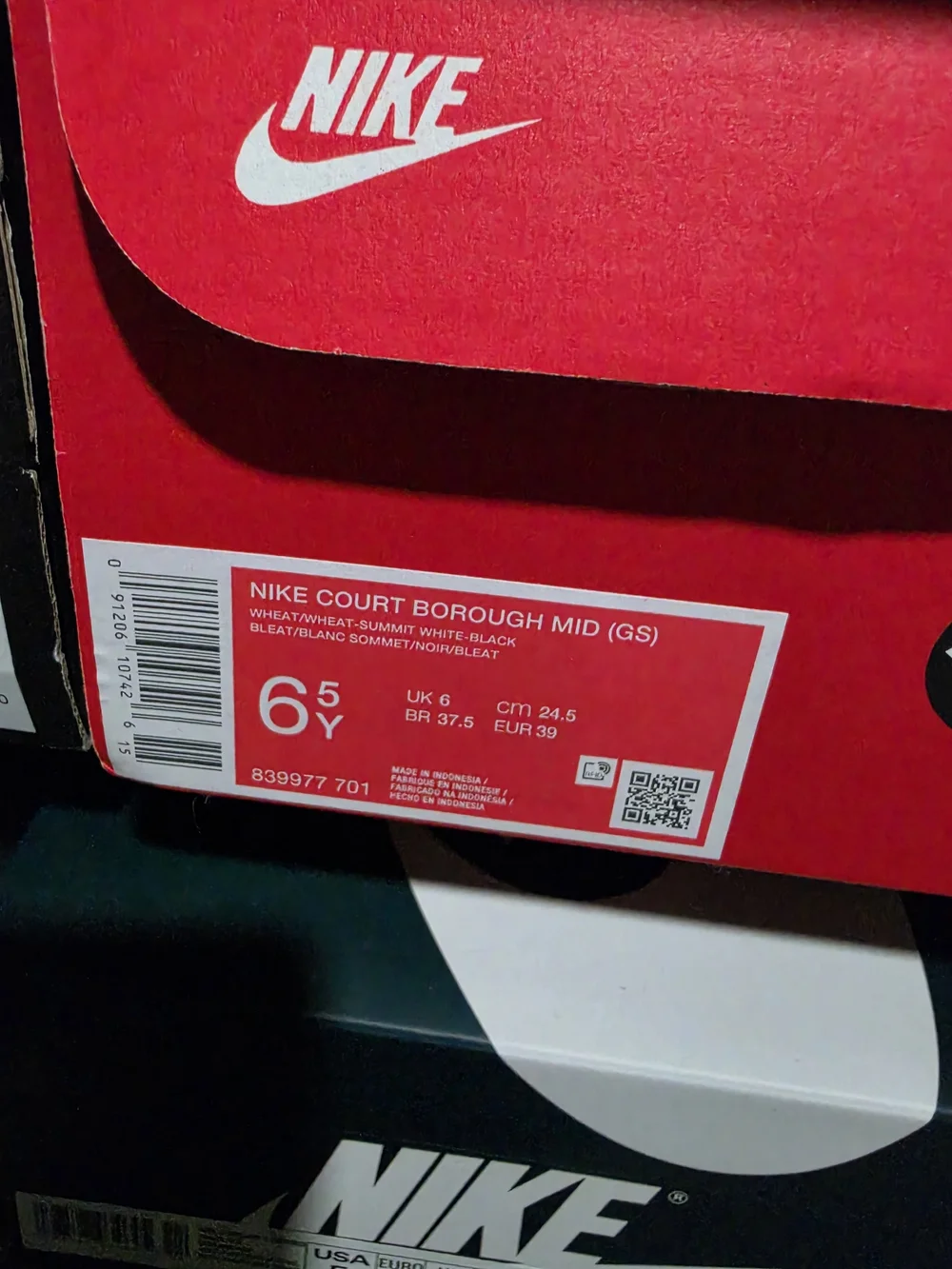 Nike Court Borough Mid